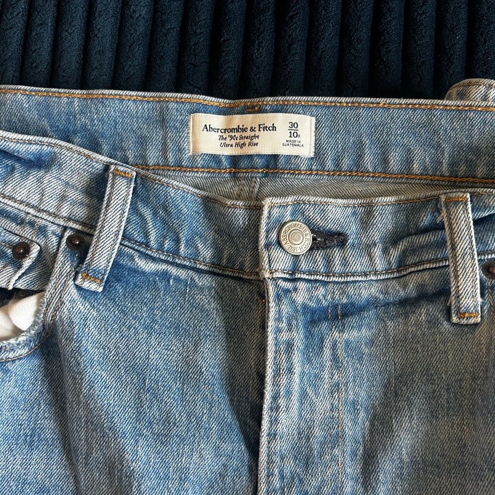 Abercrombie & Fitch Light Blue 90s Straight Ultra High Rise Jeans - Picture 4 of 4